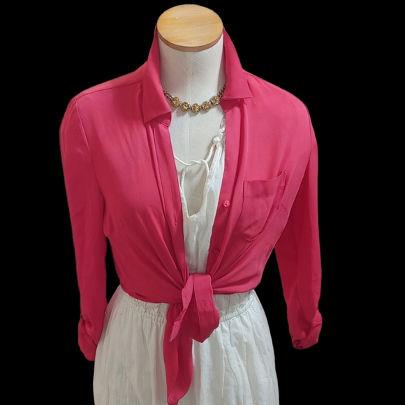 ❤️ Hot pink button down blouse🌸 - Picture 2 of 11